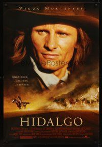 8z364 HIDALGO DS 1sh '04 huge close-up of Viggo Mortensen, horses in the desert!