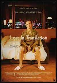 8z476 LOST IN TRANSLATION DS 1sh '03 image of lonely Bill Murray in Tokyo, Sofia Coppola!