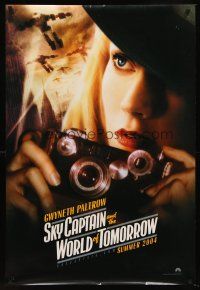 8z673 SKY CAPTAIN & THE WORLD OF TOMORROW teaser DS 1sh '04 pretty Gwyneth Paltrow with camera!