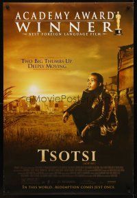 8z752 TSOTSI DS 1sh '05 cool image of Presley Chweneyagae in the title role!