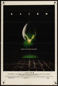 9c019 ALIEN 1sh '79 Ridley Scott outer space sci-fi classic, cool hatching egg image!