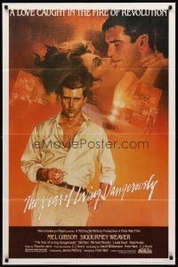 9c989 YEAR OF LIVING DANGEROUSLY 1sh '83 Peter Weir, great artwork of Mel Gibson by Stapleton!
