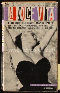 9e223 LA DOLCE VITA first edition paperback book '60 Federico Fellini, over 96 pages of photos!