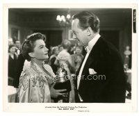 9r047 ALL ABOUT EVE 8x10 still '50 George Sanders & Anne Baxter at awards ceremony!