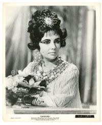 9r166 CLEOPATRA 8x10 still '63 great close up of Elizabeth Taylor seated in full makeup!