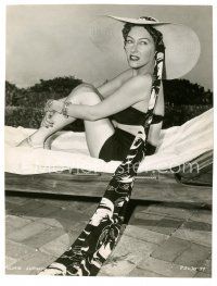 9r296 GLORIA SWANSON 6.75x8.75 still '50 sun tanning in her bathing suit with great hat & scarf!