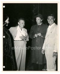 9r324 HOLIDAY AFFAIR candid 8x10 key book still '49 Cary Grant visits Mitchum & Leigh by Bachrach!