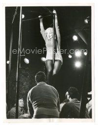 9r011 LET'S MAKE LOVE candid 7x9 news photo '60 stage hands catch Marilyn Monroe when she falls!