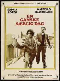 9t458 SPECIAL DAY Danish '77 great image of Sophia Loren & Marcello Mastroianni!