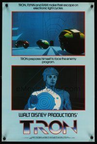 1b099 TRON English double crown '82 Bruce Boxleitner in title role & electronic light cycles!