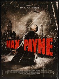 1k713 MAX PAYNE French 1p '08 cool image of Mark Wahlberg kneeling with two guns!