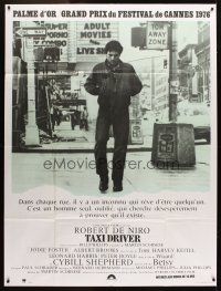1k799 TAXI DRIVER French 1p '76 classic image of Robert De Niro walking on street,Martin Scorsese!