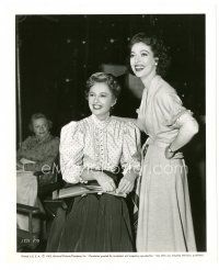 1m023 ALL I DESIRE candid 8x10 still '53 Barbara Stanwyck visited by Loretta Young on set!