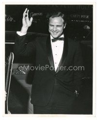 1m462 MUTINY ON THE BOUNTY candid 8x10 still '62 Marlon Brando in tux smiling & waving at premiere!