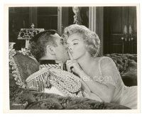 1m529 PRINCE & THE SHOWGIRL deluxe 8x10 still '57 sexy Marilyn Monroe shushes Laurence Olivier!