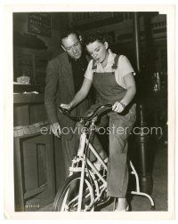 1m645 SUMMER STOCK candid 8x10 still '50 Charles Walters watches Judy Garland ride exercise bike!
