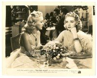 1m674 TIN PAN ALLEY 8x10 still '40 sexy showgirls Alice Faye & Betty Grable sitting at table!