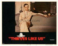 1s894 THIEVES LIKE US LC #3 '74 Robert Altman, close up of Keith Carradine sitting on couch!