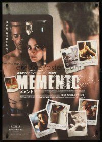 1y694 MEMENTO Japanese '01 Christopher Nolan, cool image of Guy Pearce & Carrie-Anne Moss!