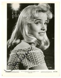 2a384 SUE LYON signed 8x10 still '62 head & shoulders close up from Stanley Kubrick's Lolita!