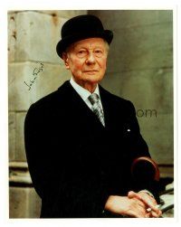 2a828 JOHN GIELGUD signed color 8x10 REPRO still '90s waist-high portrait in suit & tie with bowler