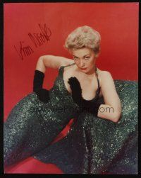 2a485 KIM NOVAK signed trimmed magazine page '90s sexy close portrait in shimmering gown!