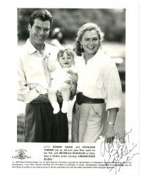 2a329 KATHLEEN TURNER signed 8x10 still '93 close up with Dennis Quaid from Undercover Blues!