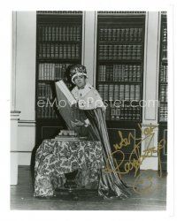 2a365 ROBERT LINDSAY signed 8x10 stage play still '85 performing as a king in Me and My Girl!