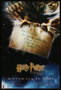 2c310 HARRY POTTER & THE PHILOSOPHER'S STONE teaser DS 1sh '01 Hedwig the owl carrying THE letter!