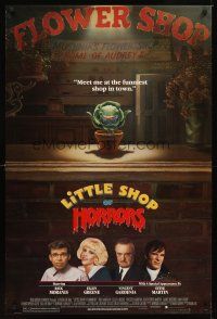 2c394 LITTLE SHOP OF HORRORS 1sh '86 artwork of carnivorous plant, Rick Moranis, Steve Martin!