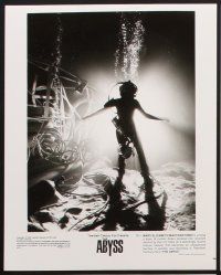2e286 ABYSS 13 8x10 stills '89 great super close up of director James Cameron!