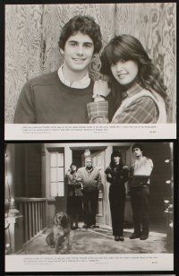 2e005 GREMLINS presskit w/ 18 stills '84 Zach Galligan, Phoebe Cates, director Joe Dante candid!