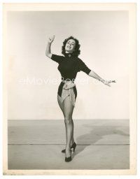 2g285 ELIZABETH TAYLOR 8x10 news photo '51 in dancer's leotard from Love is Better than Ever!