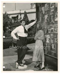 2g391 HOLIDAY AFFAIR candid 8x10 key book still '49 Janet Leigh looking at Mitchum by Bachrach!