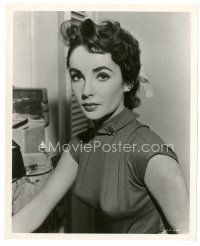 2g519 LOVE IS BETTER THAN EVER candid 8x10 still '52 Elizabeth Taylor close up in dressing room!