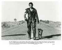 2g527 MAD MAX 2: THE ROAD WARRIOR 7.5x9.25 still '82 classic image of Mel Gibson on road with dog!