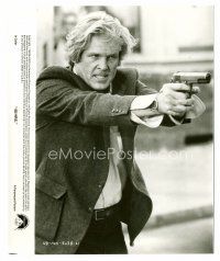 2g073 48 HRS. 8x10 still '82 intense close portrait of Nick Nolte pointing gun!