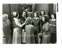 2g714 SNAKE PIT 8x10 still '49 mental patient Olivia de Havilland with her fellow inmates!