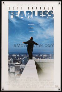 2t251 FEARLESS int'l 1sh '93 Peter Weir, Jeff Bridges standing on edge of building rooftop!
