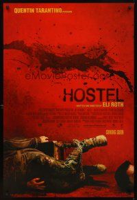 2t322 HOSTEL advance DS 1sh '05 Jay Hernandez, image of person in chains, Eli Roth gore-fest!