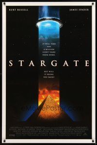 2t685 STARGATE 1sh '94 Kurt Russell, James Spader, a million light years from home!