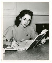2s220 CYNTHIA candid 8x10 still '47 Elizabeth Taylor 15 years old doing homework in her spare time!