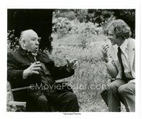 2s301 FAMILY PLOT candid 8x10 still '76 excited Alfred Hitchcock talking to Bruce Dern on the set!