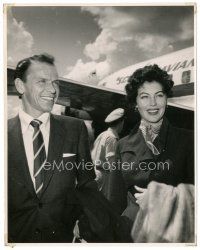 2s333 FRANK SINATRA/AVA GARDNER 8x10 news photo '50s smiling close up by airplane by Palle Artler!