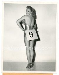 2s474 JOAN CAULFIELD 7.25x9 news photo '49 in sexy suit, only 9 shopping days until Christmas!