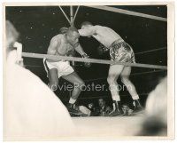 2s478 JOE LOUIS 8x10 still '48 boxing with Jersey Joe Walcott in their Yankee Stadium rematch!