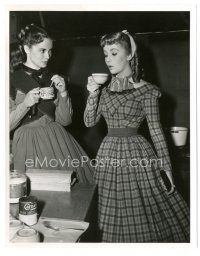2s544 LITTLE WOMEN candid 8x10 still '49 Elizabeth Taylor & Janet Leigh drinking between scenes!
