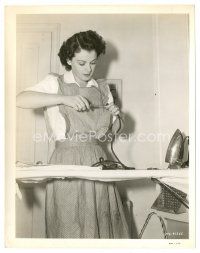 2s758 RUTH HUSSEY 8x10 still '40s great full-length close up at home reparing her iron!