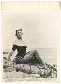 2s767 SEA DEVILS candid 8x11 key book still '53 sexy Yvonne De Carlo relaxing at island of Jersey!