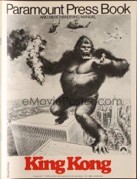 3a838 KING KONG pressbook '76 John Berkey art of BIG Ape on the Twin Towers!